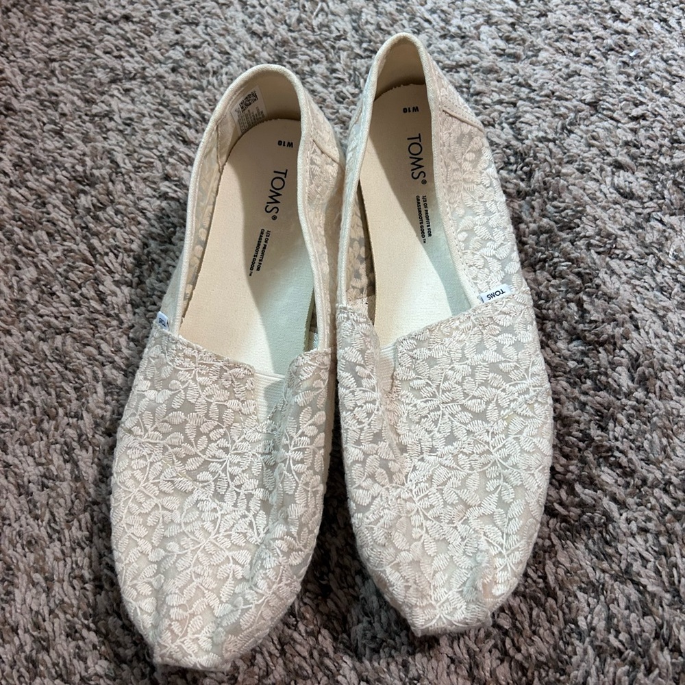 TOMS Women's Ivory Lace Flats